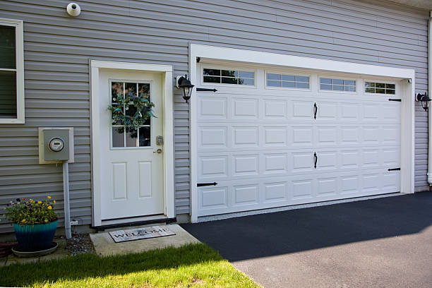 24/7 Emergency Garage Door Panel Replacement experts in Town and Country, WA